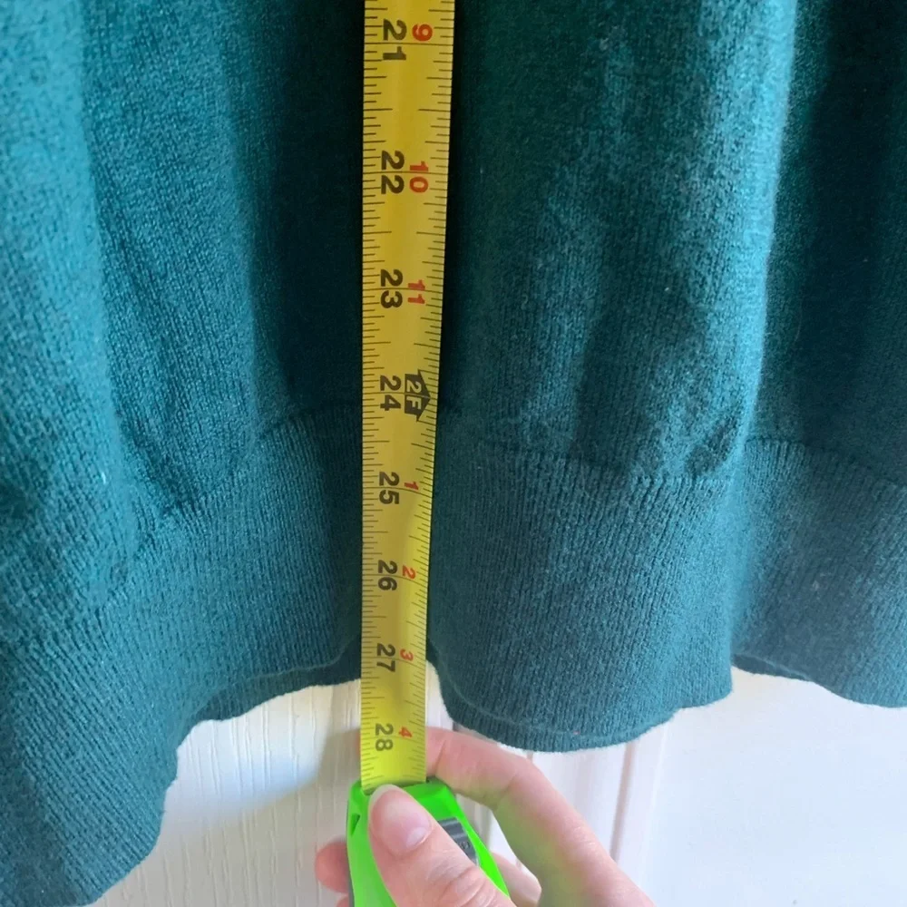 L.L. Bean womens V-Neck Sweater cashmere and cotton